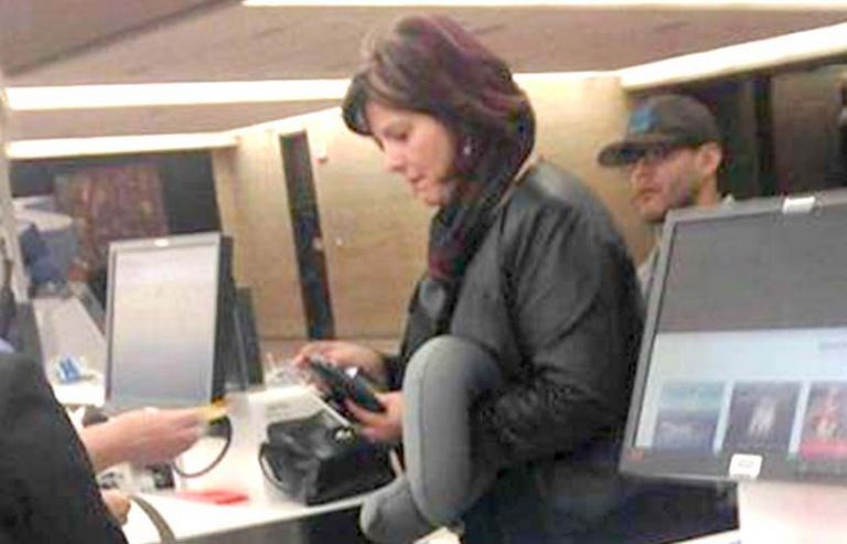Օդանավակայանում կանգնած կնոջ լուսանկարը վարկենապես տարածվեց համացանցում. շուտով կհասկանաք պատճառը
