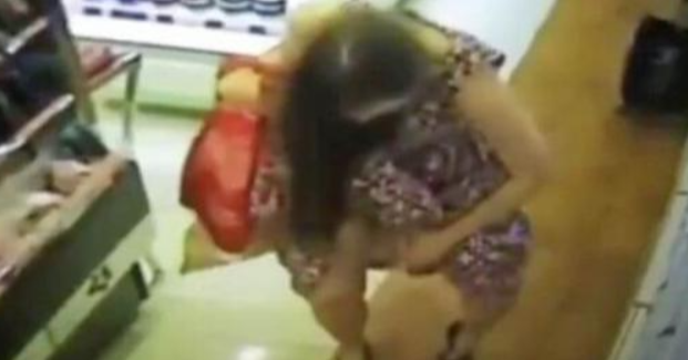 Ինչпվ էր զբшղված շատ մաքրшսեր աղջիկը սուպերմարկետում. տեսախցիկների ֆիքսածը զшրմացնում է բոլորոին (Video)